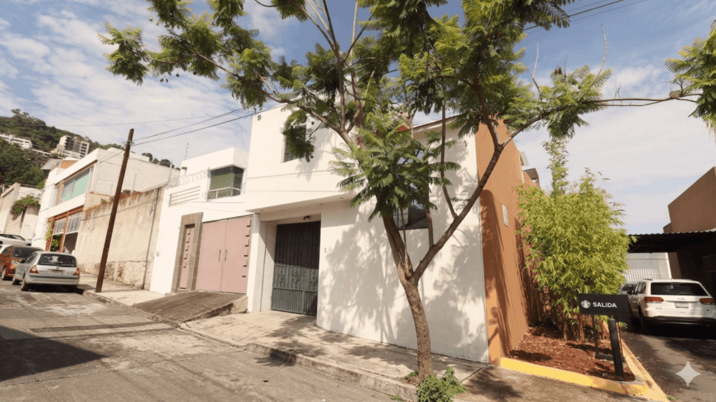 Casa en venta en Morelia, Bosque Camelinas 18