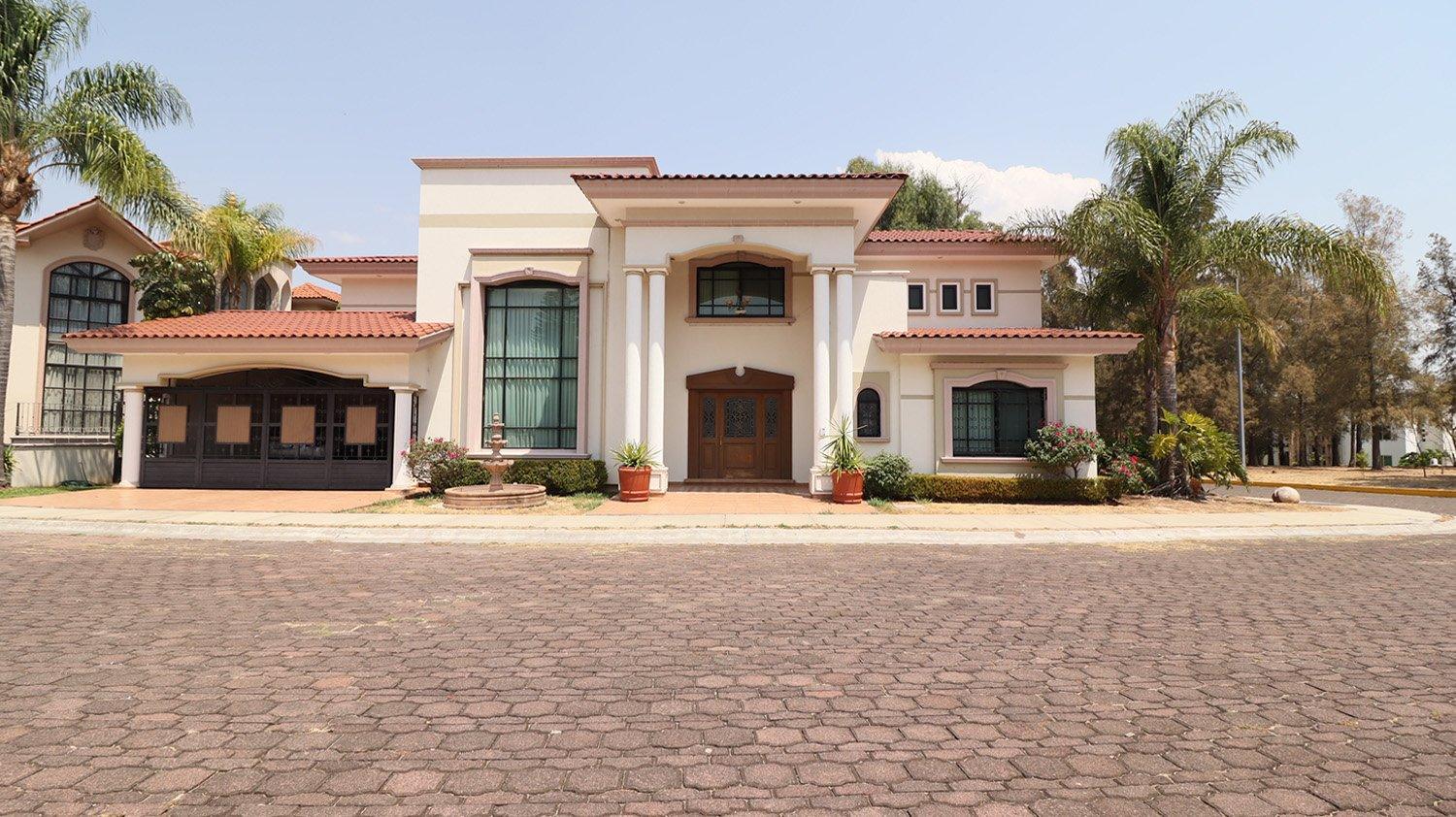 Casa-en-venta-en-Morelia-Bosques-de-la-Huerta-1