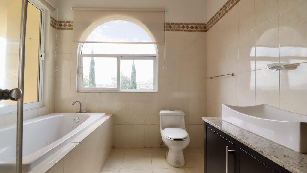 Casa en venta en Morelia, Tomás de La Huerta 18